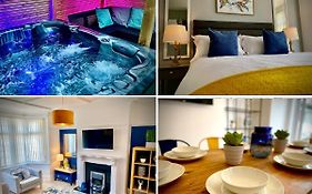 Clifton Stylish Hot Tub House In Blackpool